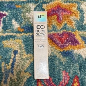 IT Cosmetics CC+ Nude Glow with SPF 40 Light Medium